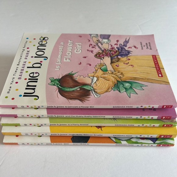 Lot of 5 Junie B Jones books - Picture 3 of 3